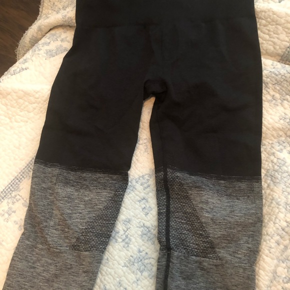 Lululemon seamlessly street crops ombré 8 - Picture 3 of 6